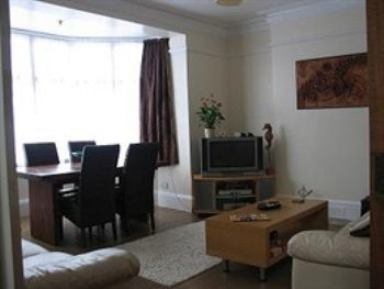 Robertsbrook Guest House Суонидж Екстериор снимка
